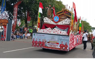 Rayakan HUT ke-220, Karnaval Budaya Kapuas Jadi Panggung Persatuan Etnis