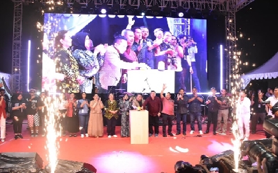 Malam Pisah Sambut Tahun 2026 di Kapuas: Penuh Khidmat, Hiburan, dan Kepedulian Sosial